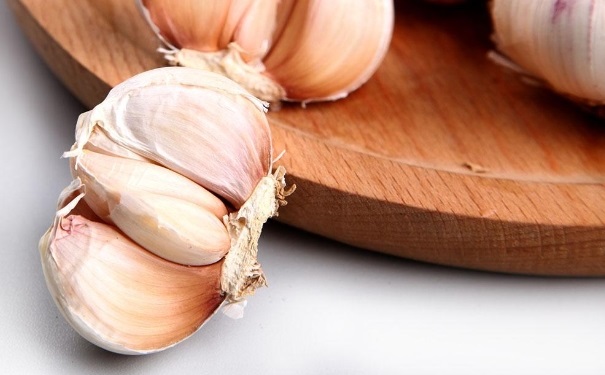 大蒜发芽了能不能吃？大蒜偏方可以治疗哪些疾病？[图]