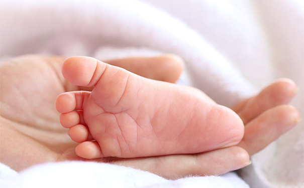 扁平足会遗传给后代吗？扁平足遗传给后代的概率是多少