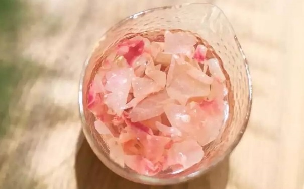 桃花泡茶喝有什么功效？喝桃花茶要注意些什么？[图]