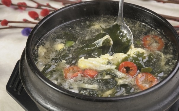 生完孩子吃哪些食物保养？女人生完孩子应该多吃哪些食物？(1)