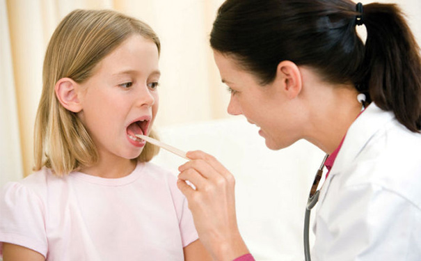 舌苔厚白是什么原因引起的？舌苔厚白预示着什么病？[图]