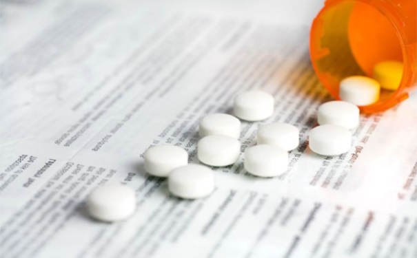 膝盖肿了是得滑膜炎了吗？膝盖突然肿了是怎么回事？(1)