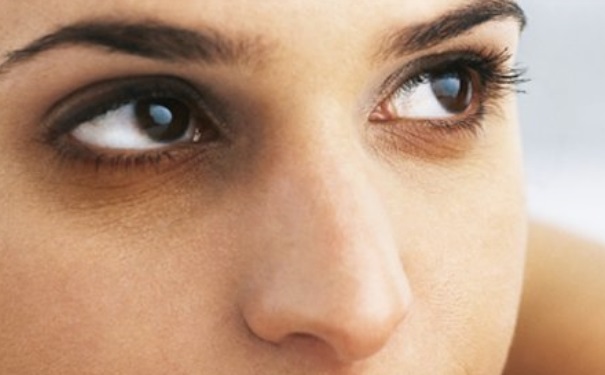 如何去除熊猫眼？有哪些方法可以去除熊猫眼？(1)