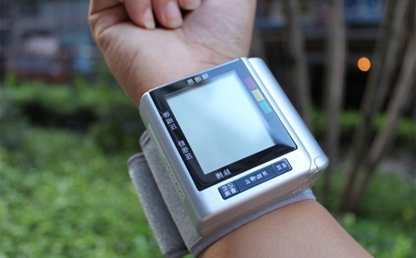 用力呼吸胸口痛是什么病？用力呼吸的时候胸口痛是怎么