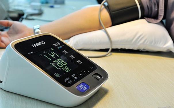 老人患心脑血管硬化该怎么办？心脑血管硬化的治疗方法(1)