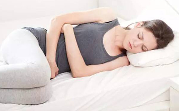 大便带血是患肠息肉了吗？患肠息肉都会出现什么症状？[