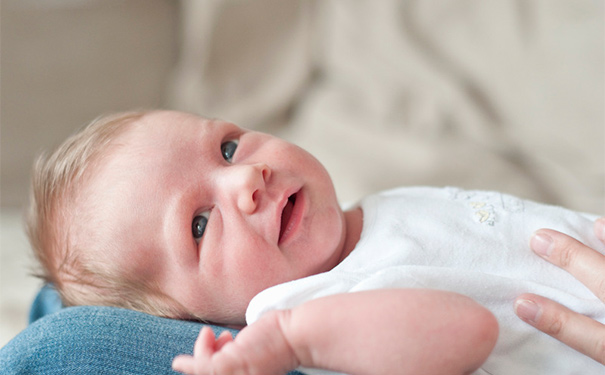 新生儿吸入性肺炎的三个主要病因是什么？[图]