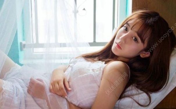 17岁女孩第一次做疼不疼？17岁女生第一次有多疼？(1)