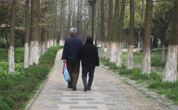 颅内胶质瘤的手术风险高吗？颅内胶质瘤手术会有什么并