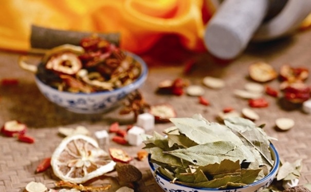 胃很痛怎么缓解？缓解胃痛的小偏方有哪些？[图]