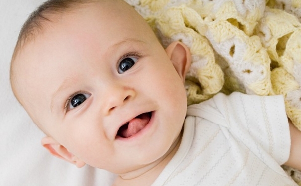 新生儿血管瘤原因有哪些？新生儿血管瘤是什么原因引起