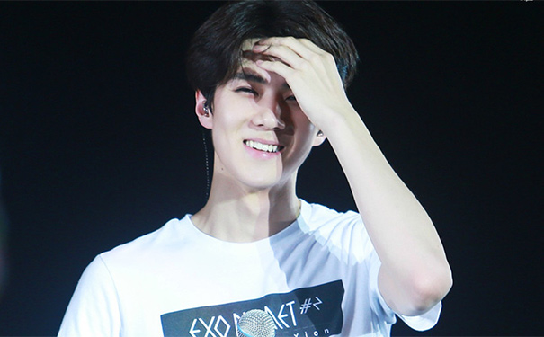 指甲竖纹提示哪些健康问题？指甲上出现了竖纹是怎么回