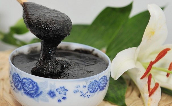 出现白头发怎么办？如何拥有乌黑亮丽的头发？(1)