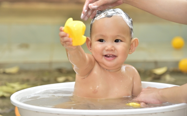 婴儿湿疹可以洗澡吗？婴儿湿疹能洗澡吗？[图]