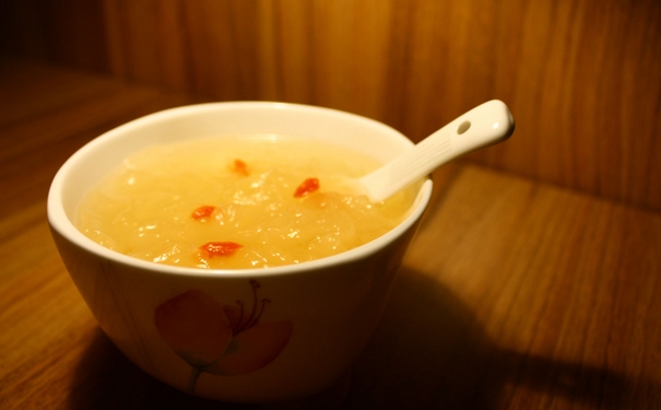 银耳汤隔夜还可以吃吗？吃银耳汤对身体有什么好处？(1)