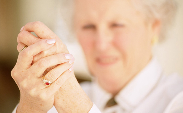 按摩调理治疗类风湿关节炎有效吗？类风湿关节炎的治疗方法(1)