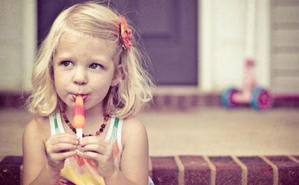 孩子爱吃零食怎么办？孩子爱吃零食怎么纠正？(1)