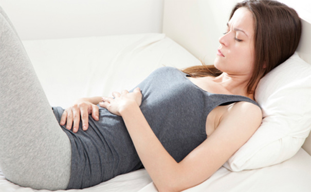 肚子疼可能是得了什么病？腹痛的可能病因及治疗[图]