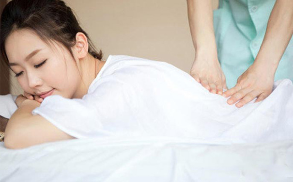 睡的床太软会伤害到腰椎吗？怎么样才能预防腰肌劳损？[