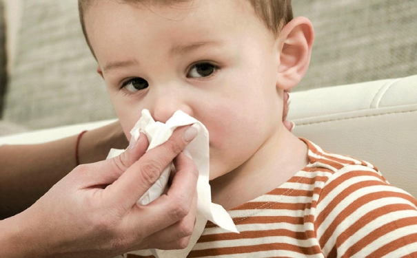 半夜流鼻血是什么原因？半夜流鼻血是怎么回事？[图]