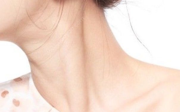 脖子黑怎么变白最有效？脖子黑怎么美白？(1)