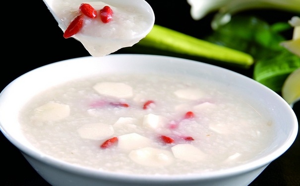 口腔干燥是怎么回事？治疗口腔干燥症的方法有哪些？[图]