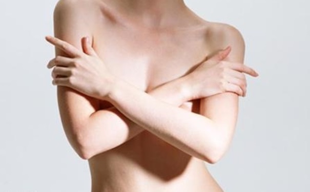 女人胸部大小不一样怎么办？胸部大小不一样怎么解决？(1)