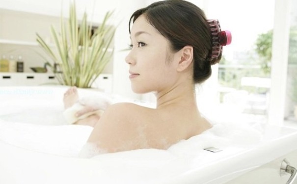 女人洗澡的好处有哪些？女人洗澡有什么禁忌事项？(1)