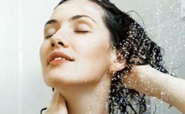 女人洗头有哪些禁忌？女人正确的洗头方法是什么？(1)
