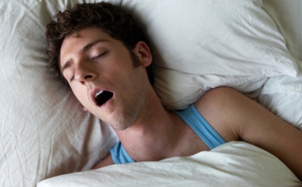 男人打鼾的危害有哪些？怎样可以控制打鼾？(1)