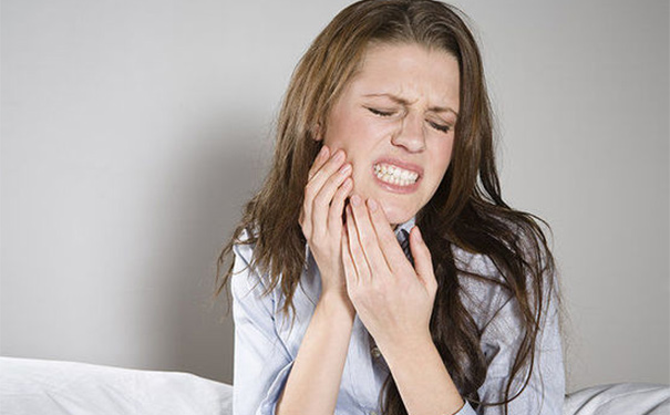 如何快速缓解牙痛症状？细数各种牙痛的处理办法(1)