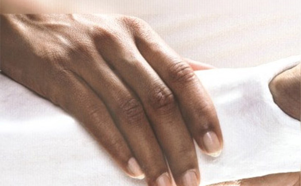 骨折的治疗原则是什么？如何对疑似骨折的病人进行急救