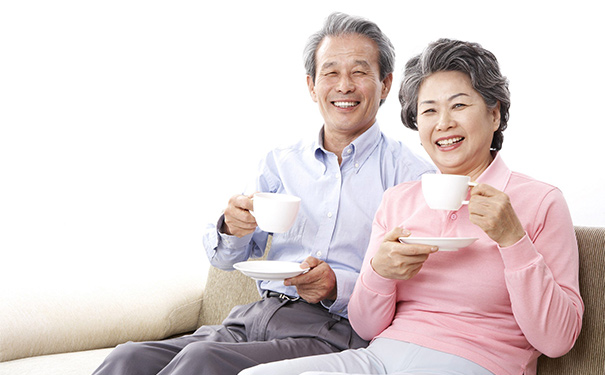 喝完水还是口干怎么办？导致嘴巴干涩的可能原因都有哪