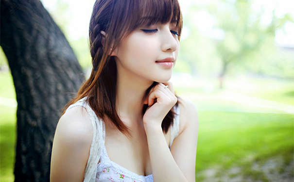 导致乳房湿疹的原因都有哪些？得了乳房湿疹该如何治疗