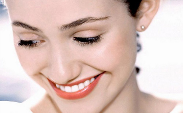 牙齿贴面有什么优点？牙齿贴面的主要材料是什么？[图]