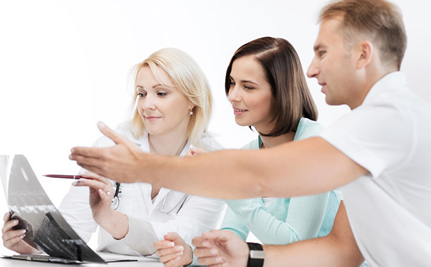 经常头痛是得了脑肿瘤吗？脑肿瘤的初期症状有哪些？[图]