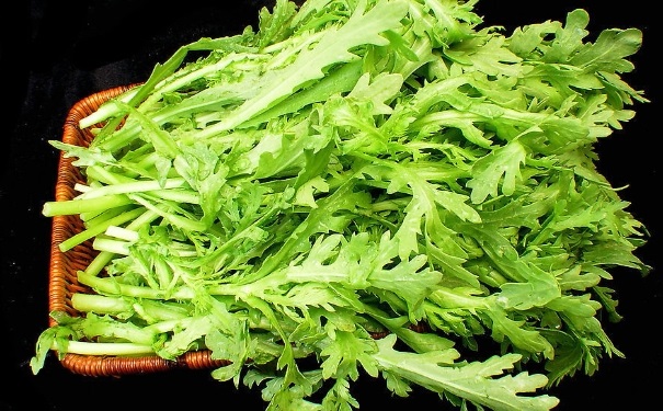 茼蒿的功效有哪些？吃茼蒿可以降血压吗？(1)