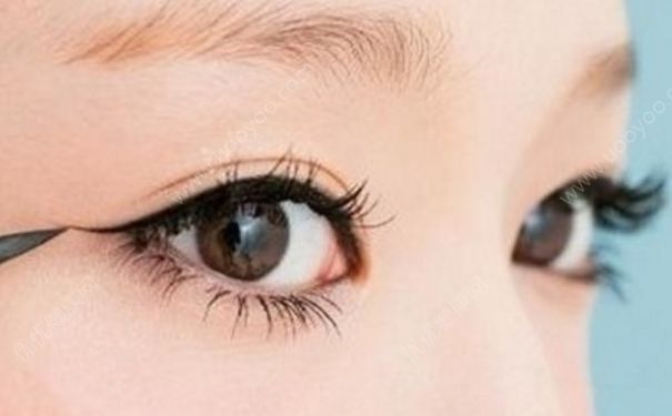 怎样化妆显得眼睛大？怎么化妆显得眼睛大？(1)