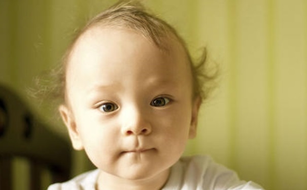 孩子头发稀黄是什么原因？孩子头发稀黄要怎么办？(1)