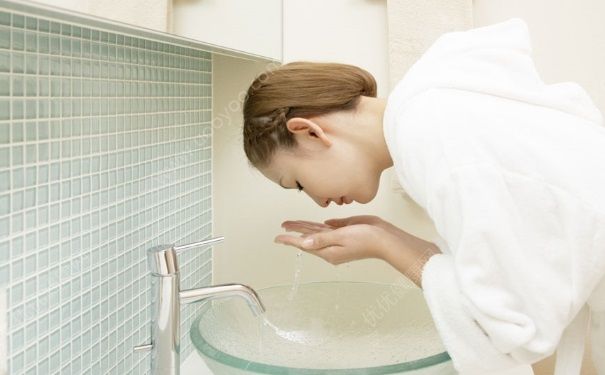 露得清深层净化洗面乳怎么样？露得清深层净化洗面乳效