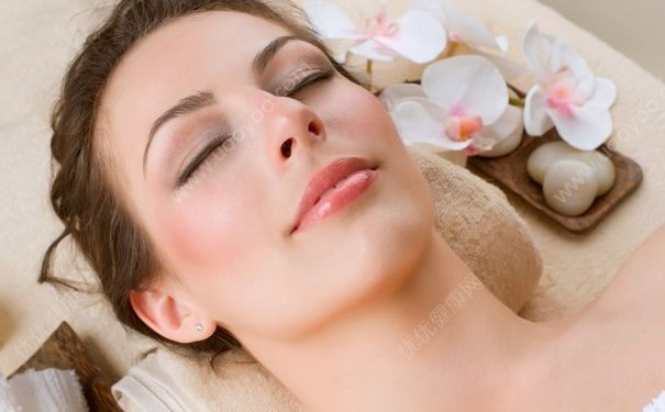 保湿精油怎么用在脸上？保湿精油的使用方法[图]