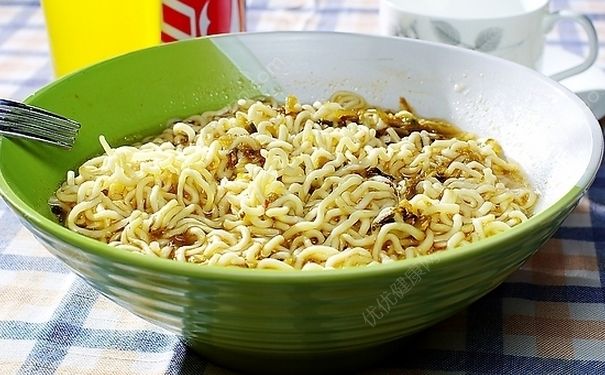 晚上吃泡面会胖吗？晚上吃泡面的危害？[多图]