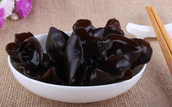 黑木耳功效与作用？吃木耳有什么营养？(1)