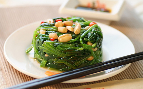 吃菠菜都有哪些好处？菠菜有什么功效和作用？(1)