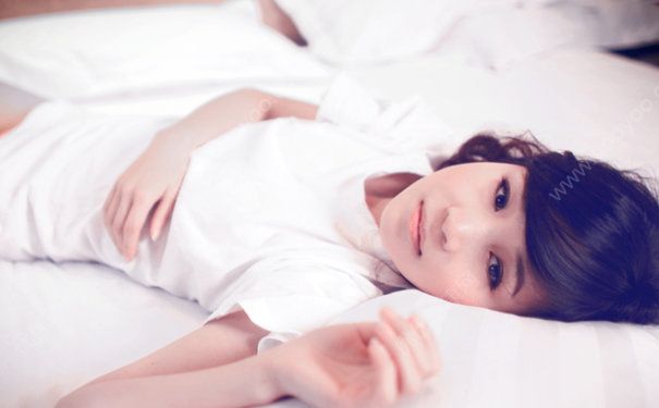 女性乳房长毛怎么回事？女性胸部的毛能拔吗？(1)