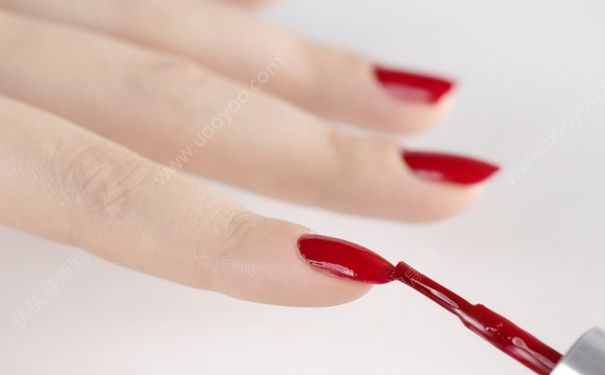 冬天涂什么颜色的指甲油好看？冬天适合涂什么颜色的指甲油？(2)