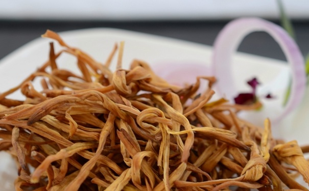 黄花菜瘦肉汤的做法是怎样？黄花菜瘦肉汤怎么做？(1)