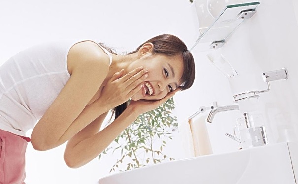 洗脸前要做些什么？洗脸的正确方式是什么？(1)