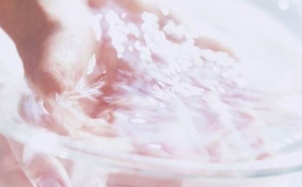 醋洗脸有哪些好处？醋洗脸的正确方法是什么样的？(1)