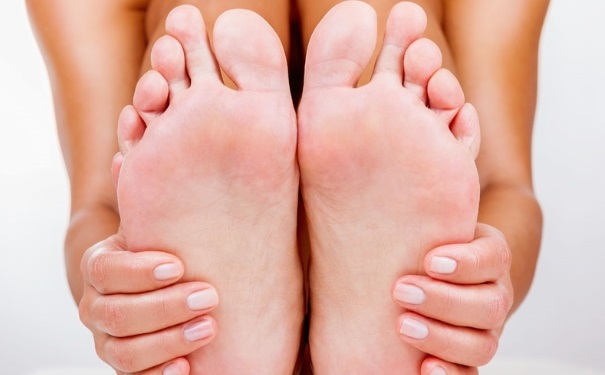 脚上为什么会起泡？脚上起泡了怎么办？(1)